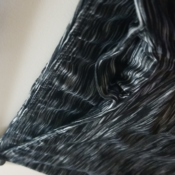 Female leggings - Dark with silver tiger stripe pattern. Very comfortable - Picture 3 of 7